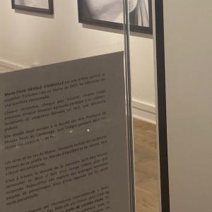 Bas de la vitrine S Galerie